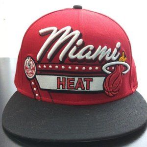 Vintage NBA New Era Snap Back Miami Heat Hat / Cap - ESPN Patch- Mint Condition